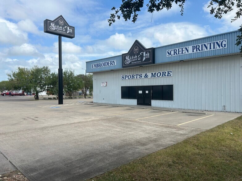More Photos Of 6006 Ayers St, Corpus Christi Freestanding For Lease