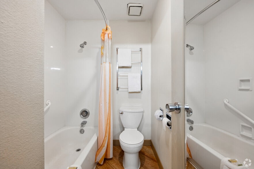 More Photos Of 2919 Warm Springs Rd, Columbus Hotel For Sale