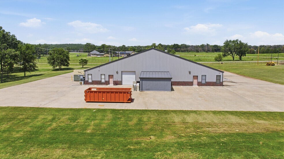 More Photos Of 370690 E Old Highway 64, Cleveland Office For Sale