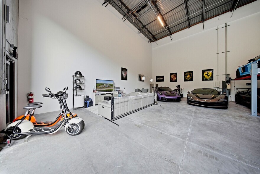 More Photos Of 6500 Motor Enclave Way, Tampa Racetrack For Sale