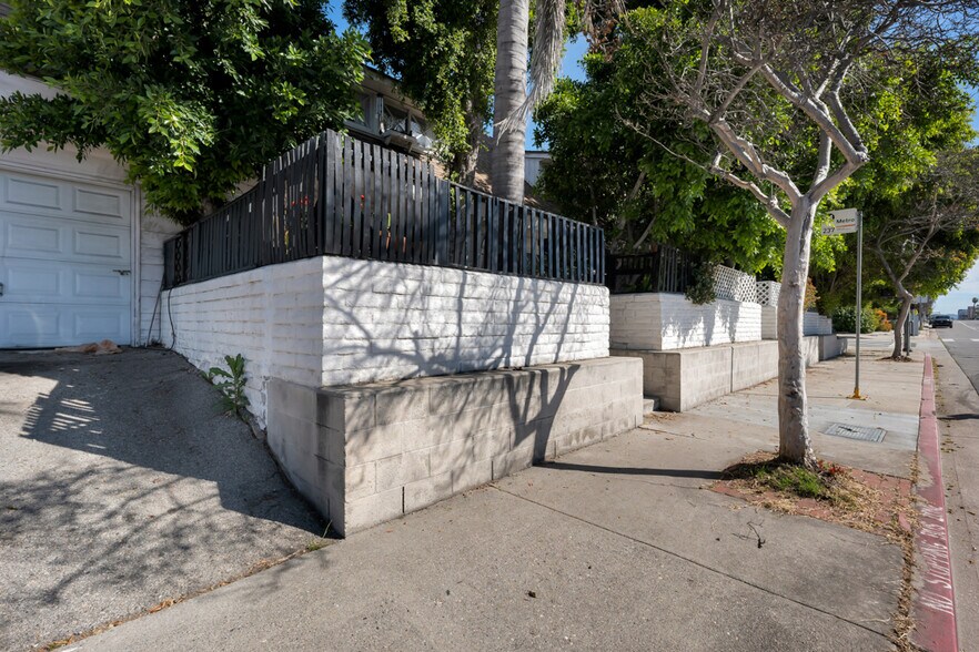 More Photos Of 11667 Burbank Blvd, North Hollywood Apartments For Sale