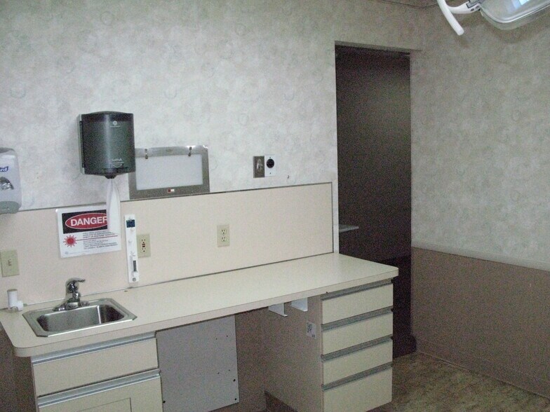 More Photos Of 4955 Route 873, Schnecksville Medical For Lease