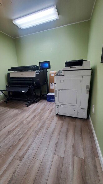 More Photos Of 223 W Wine Country Rd, Grandview Office For Sale