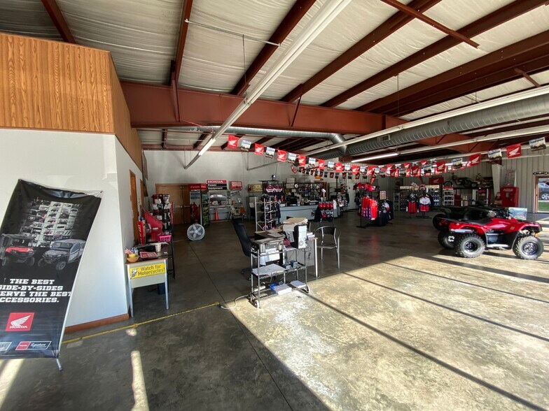 More Photos Of 390 New Karner Rd, Albany Freestanding For Sale