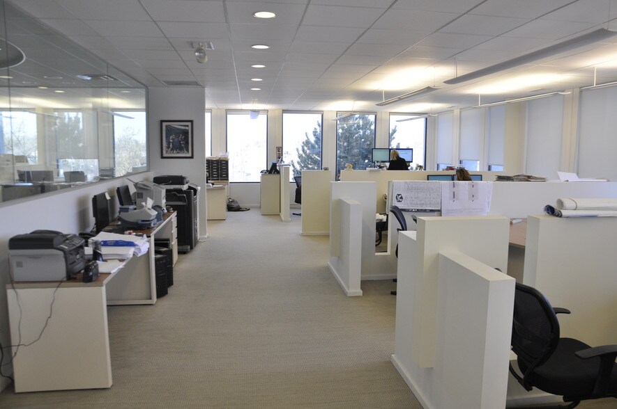 More Photos Of 3201 Old Glenview Rd, Wilmette Office For Sale