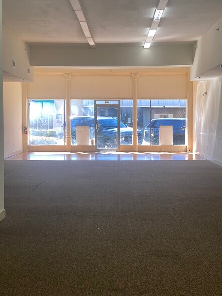More Photos Of 605 E Commerce St, Greenville Storefront Retail Residential For Lease