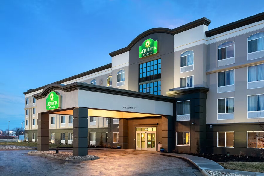 More Photos Of 1201 Avenue H, Carter Lake Hotel For Sale