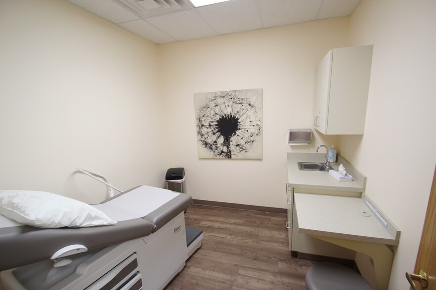 More Photos Of 1197 High St, Wadsworth Medical For Lease