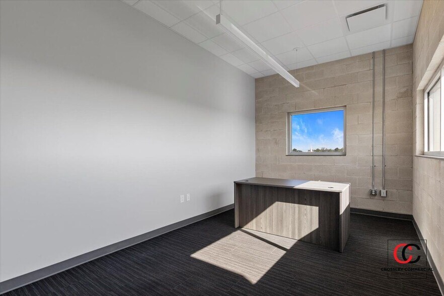 More Photos Of 211 S Brown St, Round Rock Medical For Sale