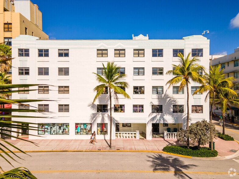 More Photos Of 1390 Ocean Dr, Miami Beach Restaurant For Lease