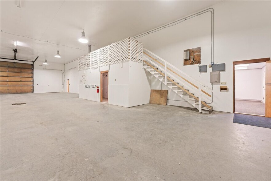 More Photos Of 1995 Badger Rd, North Pole Industrial For Lease
