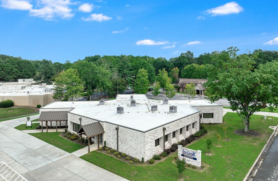 More Photos Of 669 Lanier Park Dr, Gainesville Medical For Sale