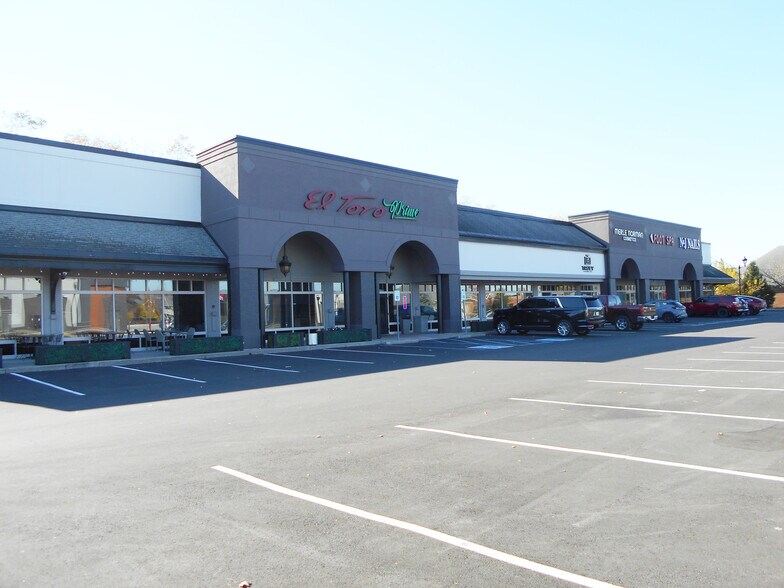 More Photos Of 4901-5151 E 82nd St, Indianapolis Unknown For Lease