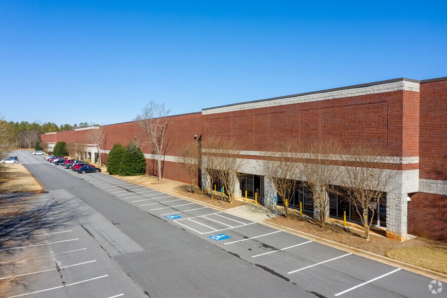 More Photos Of 665 Raco Dr, Lawrenceville Warehouse For Lease