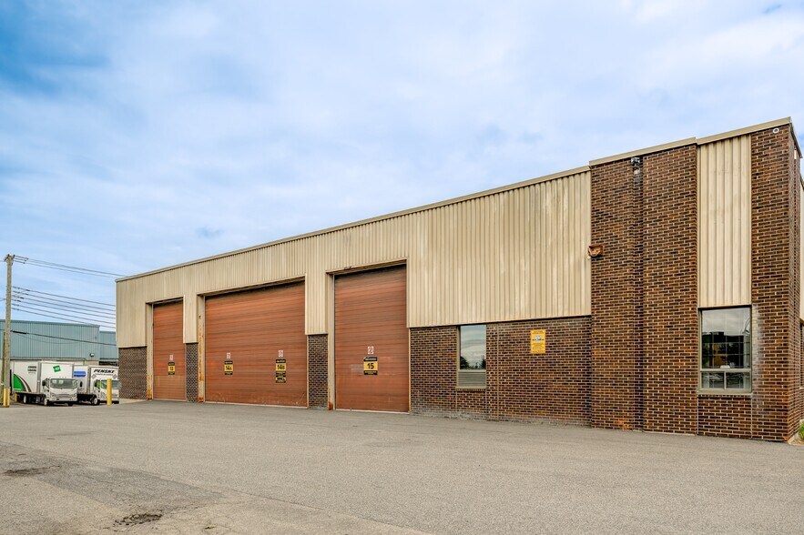 More Photos Of 341-371 Rue Isabey, Saint-Laurent Distribution For Lease