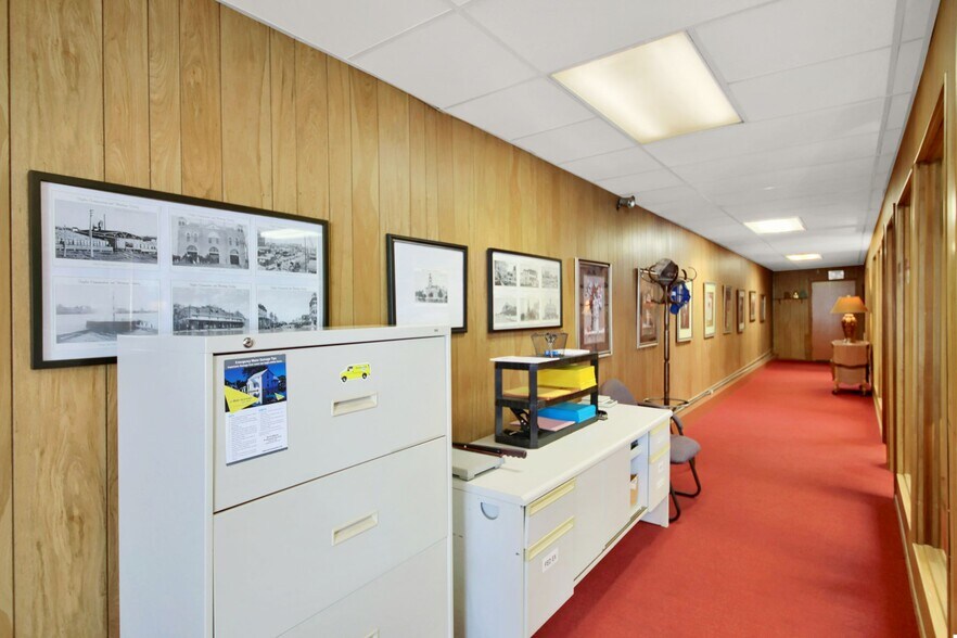 More Photos Of 202 N Main St, Taylor Loft Creative Space For Sale