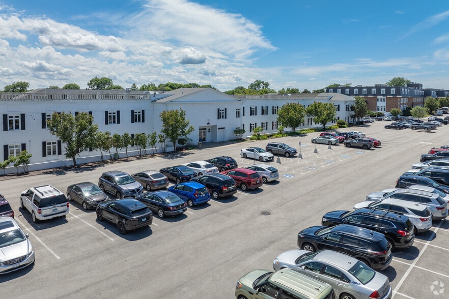 More Photos Of 900 Jorie Blvd, Oak Brook Unknown For Lease