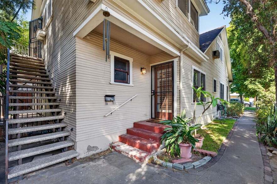 More Photos Of 119 S Adams St, Glendale Multifamily For Sale