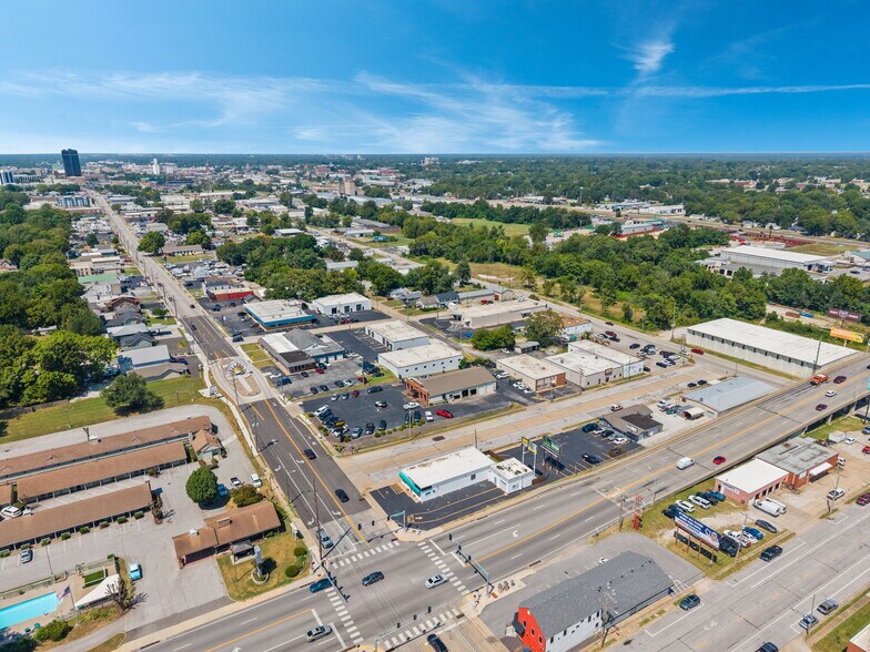 More Photos Of 311 N Waverly Ave, Springfield Warehouse For Lease