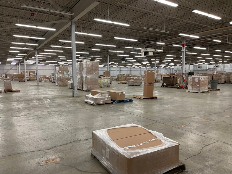 More Photos Of 28 Millbury St, Auburn Warehouse For Lease