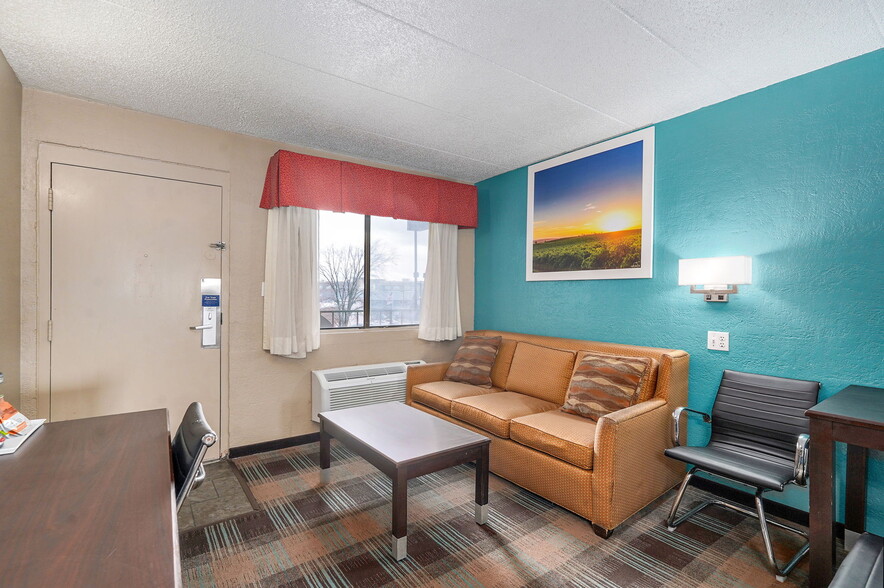 More Photos Of 3114 N Kentwood Ave, Springfield Hotel For Sale