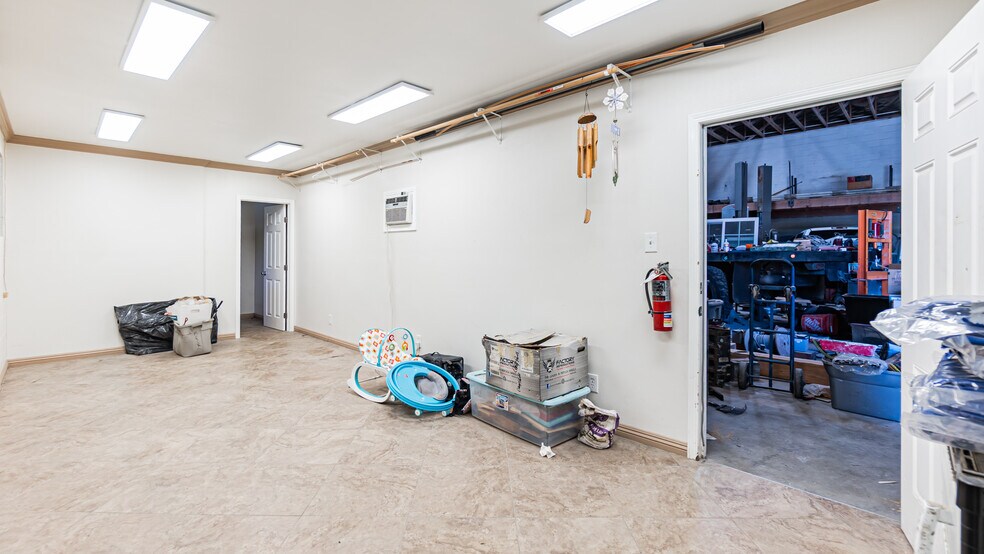 More Photos Of 411 Veile Ave, Beaumont Warehouse For Lease