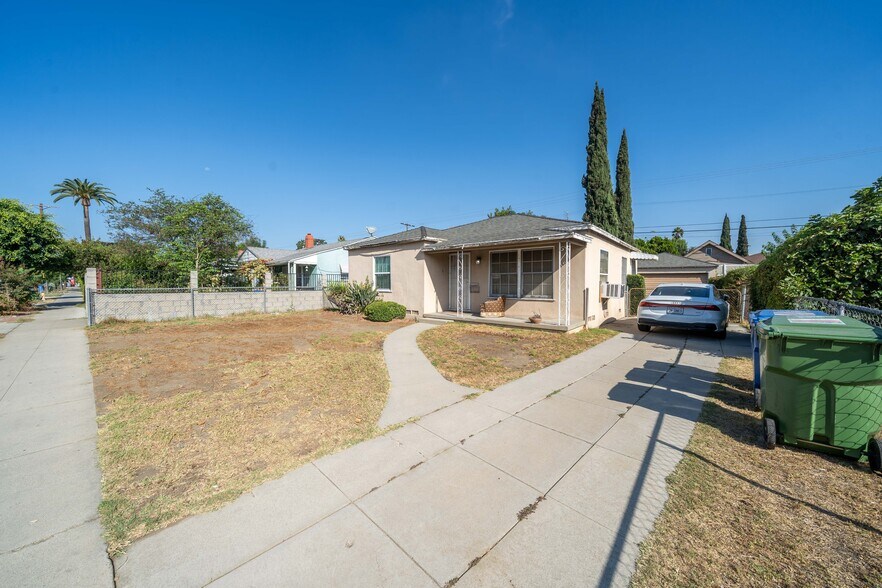 More Photos Of 14005 Victory Blvd, Van Nuys Multifamily For Sale