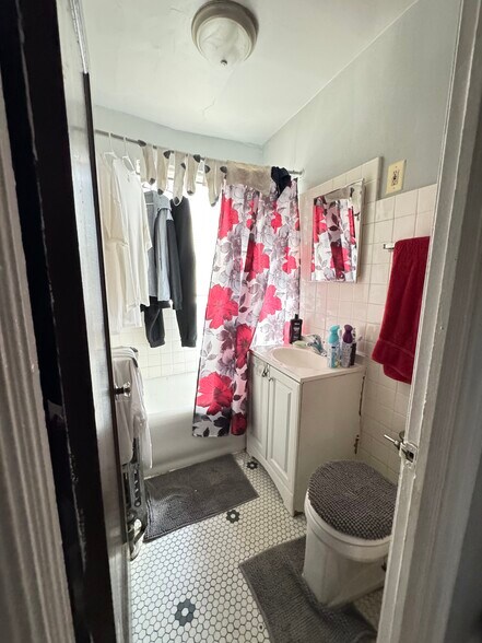 More Photos Of 7914 S Dobson Ave, Chicago Apartments For Sale