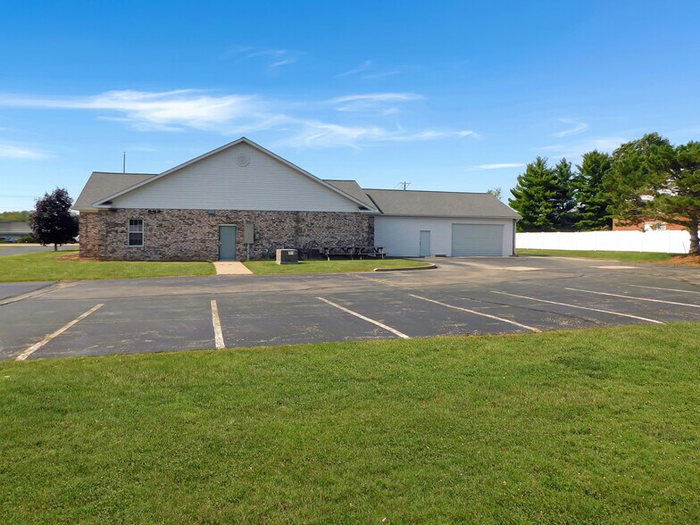 More Photos Of 769 N Blackhawk Blvd, Rockton Office For Lease