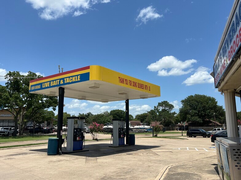 More Photos Of 359 Lake Park Rd, Lewisville Storefront For Sale