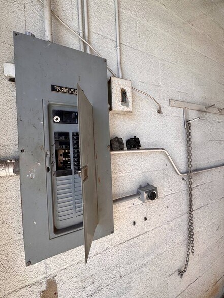 More Photos Of 4055-4059 7th Ter, Saint Petersburg Warehouse For Lease