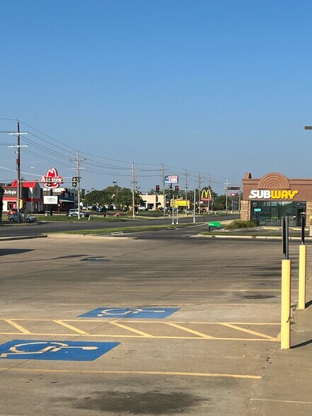 More Photos Of 1600-1624 E 11th Ave, Hutchinson General Retail For Lease