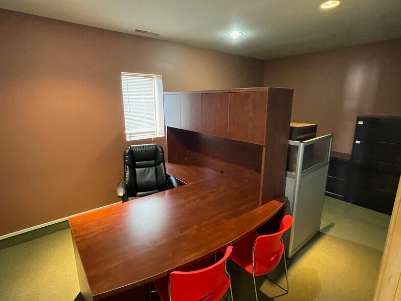 More Photos Of 4030-4032 Shoreline Dr, Spring Park Storefront Retail Office For Lease