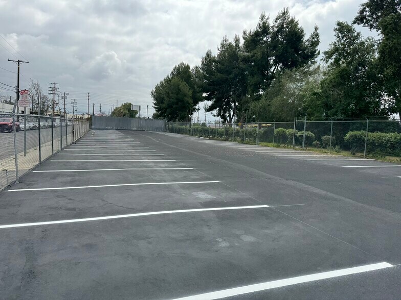 More Photos Of 14348 Bessemer St, Van Nuys Land For Lease