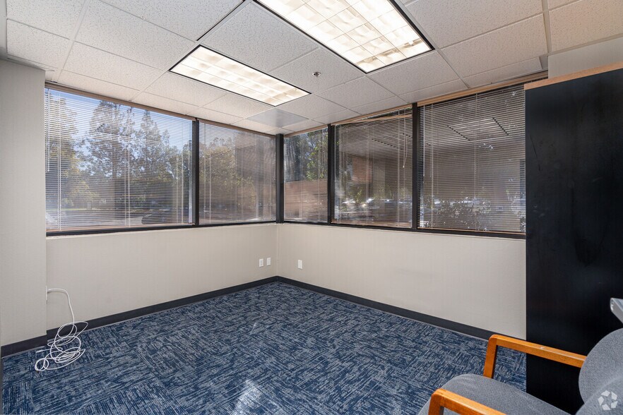 More Photos Of 27201 Tourney Rd, Valencia Medical For Lease