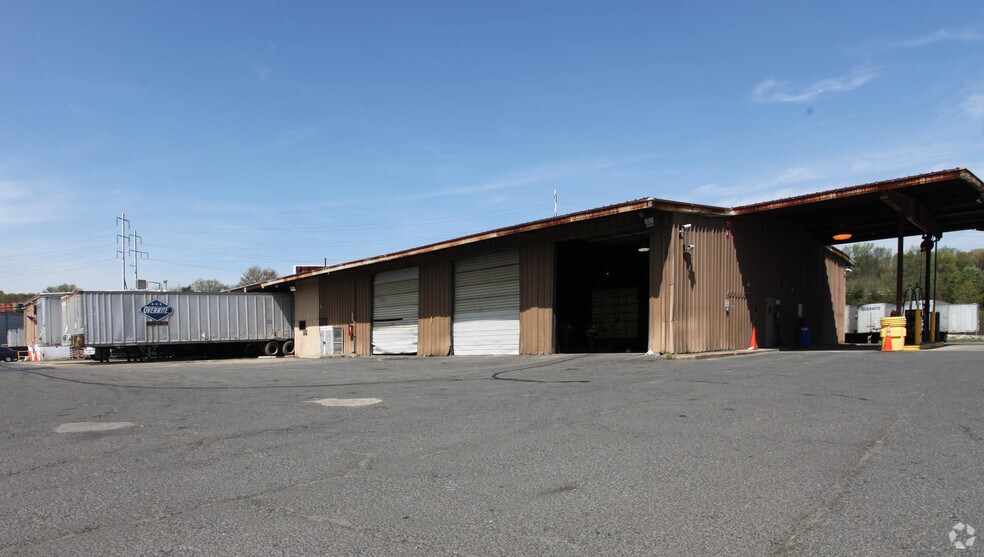 More Photos Of 2400 Beaver Rd, Landover Truck Terminal For Lease