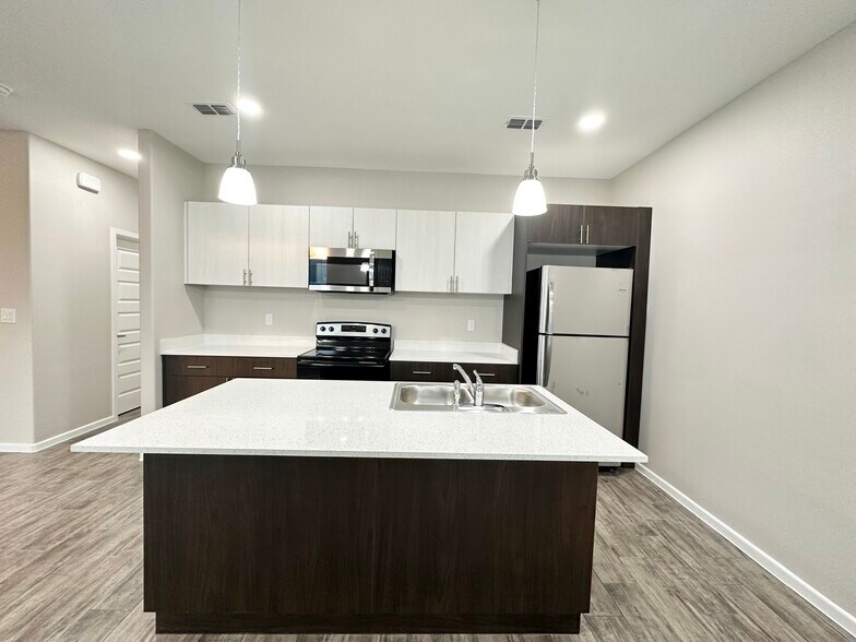 More Photos Of 1300 S Yankton St, Alton Apartments For Sale