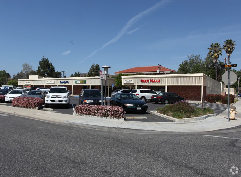 Primary Photo Of 428-450 N Moorpark Rd, Thousand Oaks Restaurant For Lease
