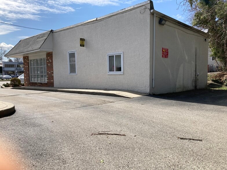 More Photos Of 444 Baltimore Pike, Springfield Township Freestanding For Lease