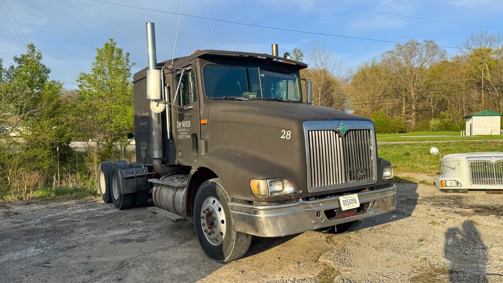 More Photos Of 801 Columbia Hwy, Greensburg Flex For Sale
