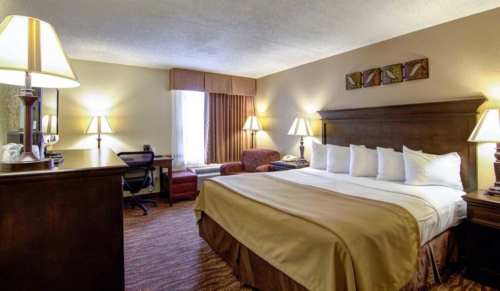 More Photos Of 3215 W 76 Country Blvd, Branson Hotel For Sale