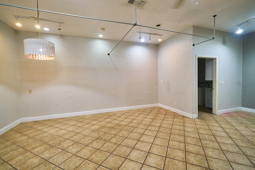 More Photos Of 2700-2704 Hemphill St, Fort Worth Medical For Sale