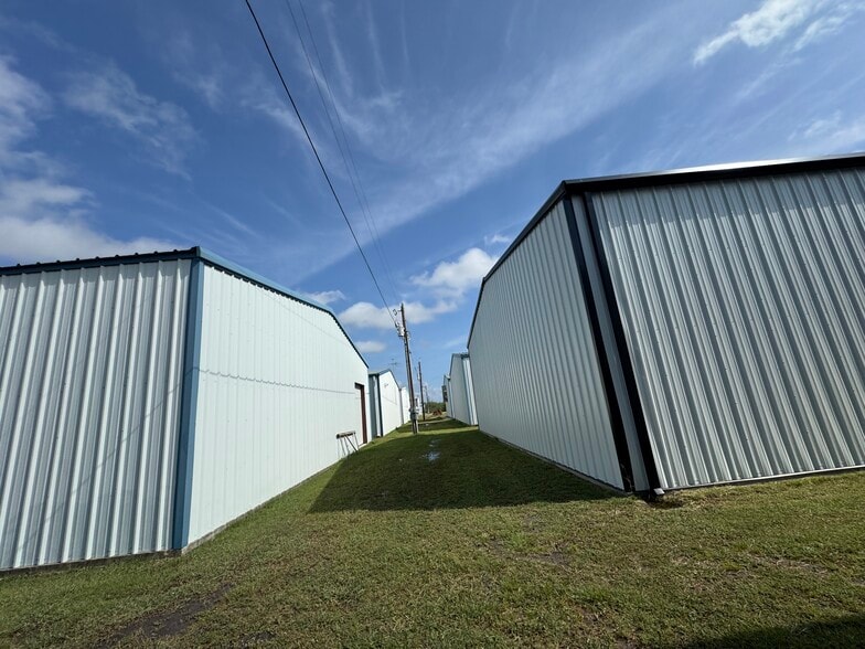 More Photos Of 463 Texas Heritage Dr, La Vernia Airplane Hangar For Sale