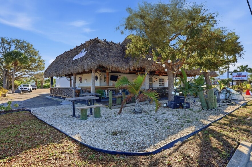 More Photos Of 2901 Placida Rd, Englewood Restaurant For Sale