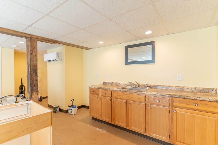 More Photos Of 24 Mill St, Naples Office For Lease