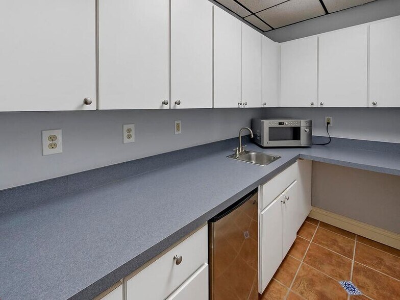 More Photos Of 330 Clematis St, West Palm Beach Storefront Retail Office For Sale