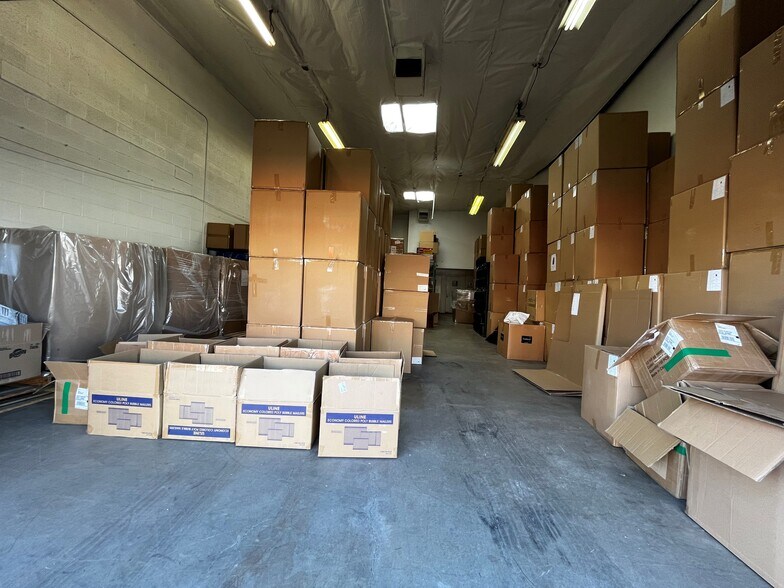 More Photos Of 712 S Hacienda Dr, Tempe Warehouse For Lease