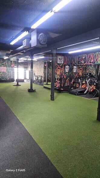 More Photos Of 8457 Foothill Blvd, Sunland General Retail For Lease