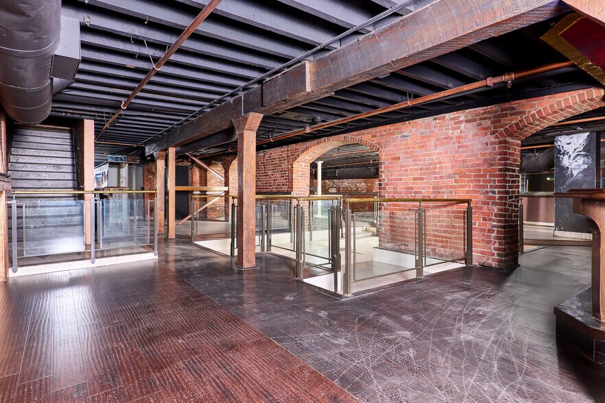 More Photos Of 910 2nd St, Sacramento Bar For Sale