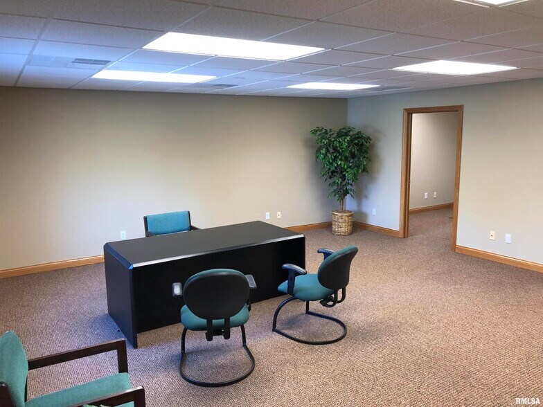 More Photos Of 3526 N California Ave, Peoria Office For Sale